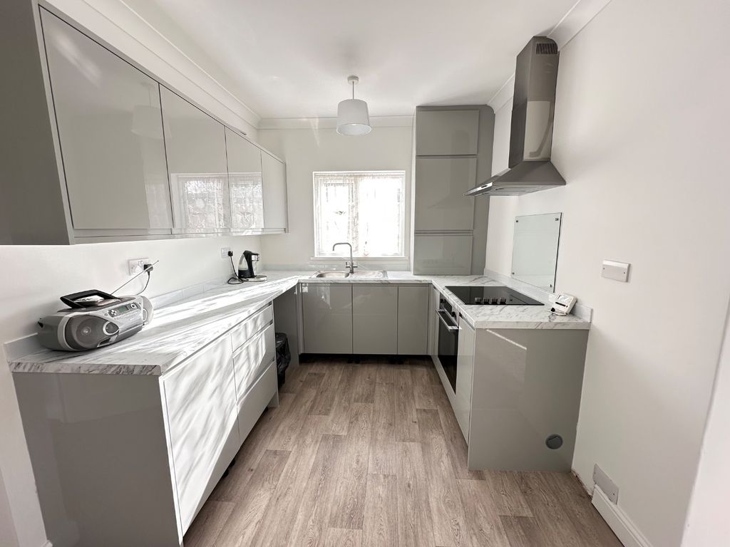 Property photo 3 of 21 4433026