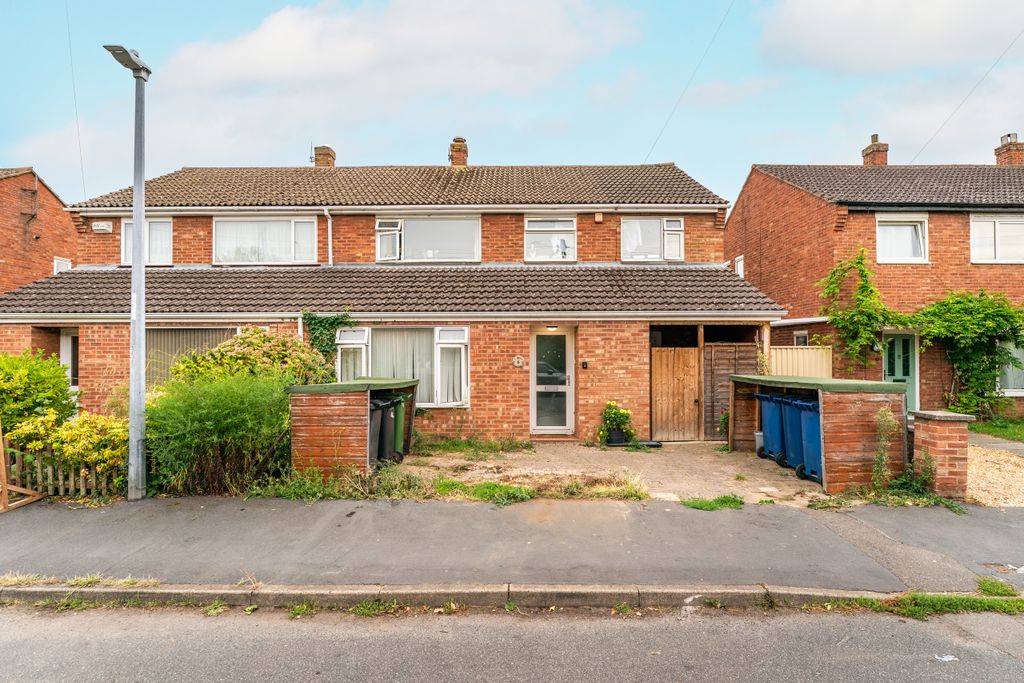 Property photo 1 of 38 Bourne Road, Cb4