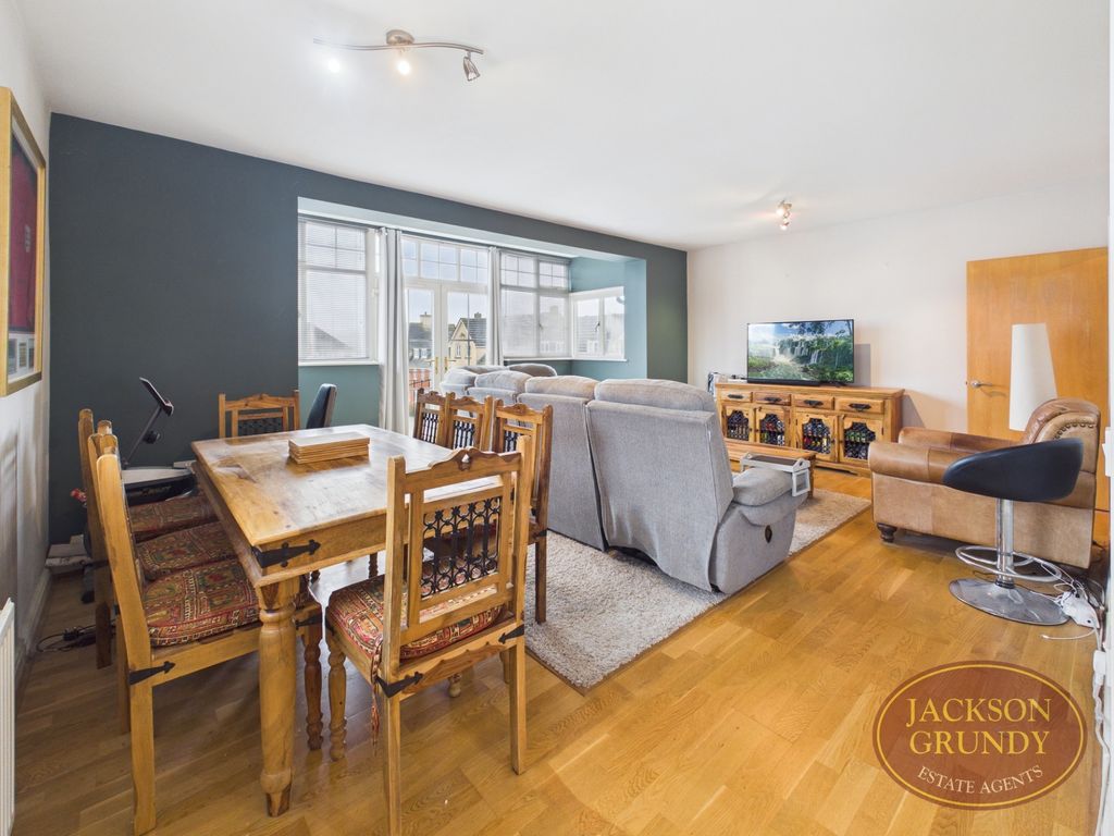 Property photo 3 of 12 St Crispin Crescent