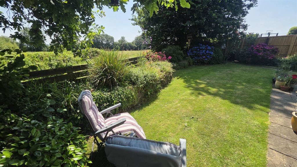 Property photo 3 of 24 97938.Jpg