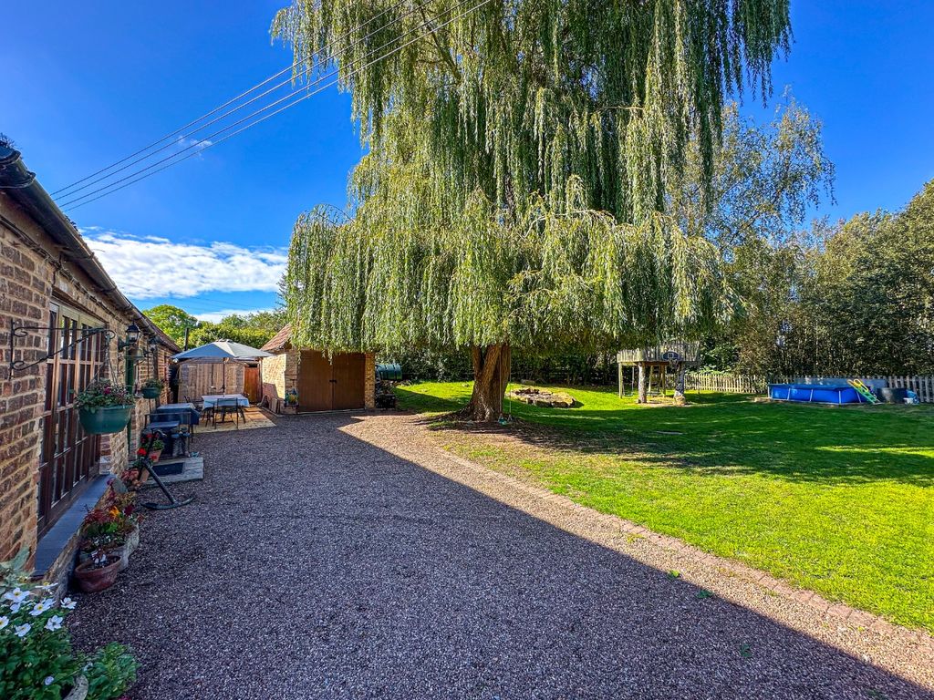 Property photo 3 of 21 4497028