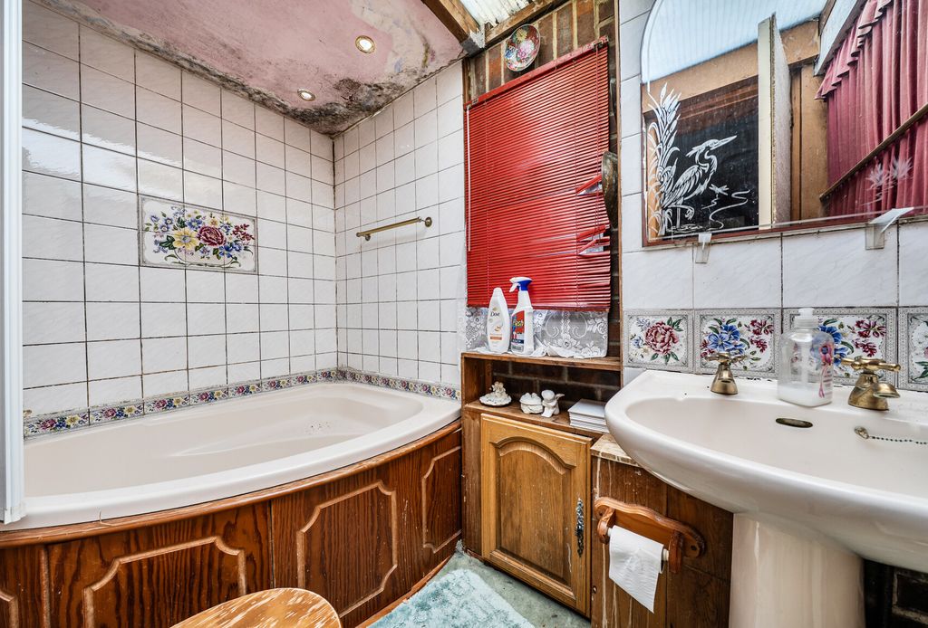 Property photo 3 of 17 1428837-21-69E0Fa...