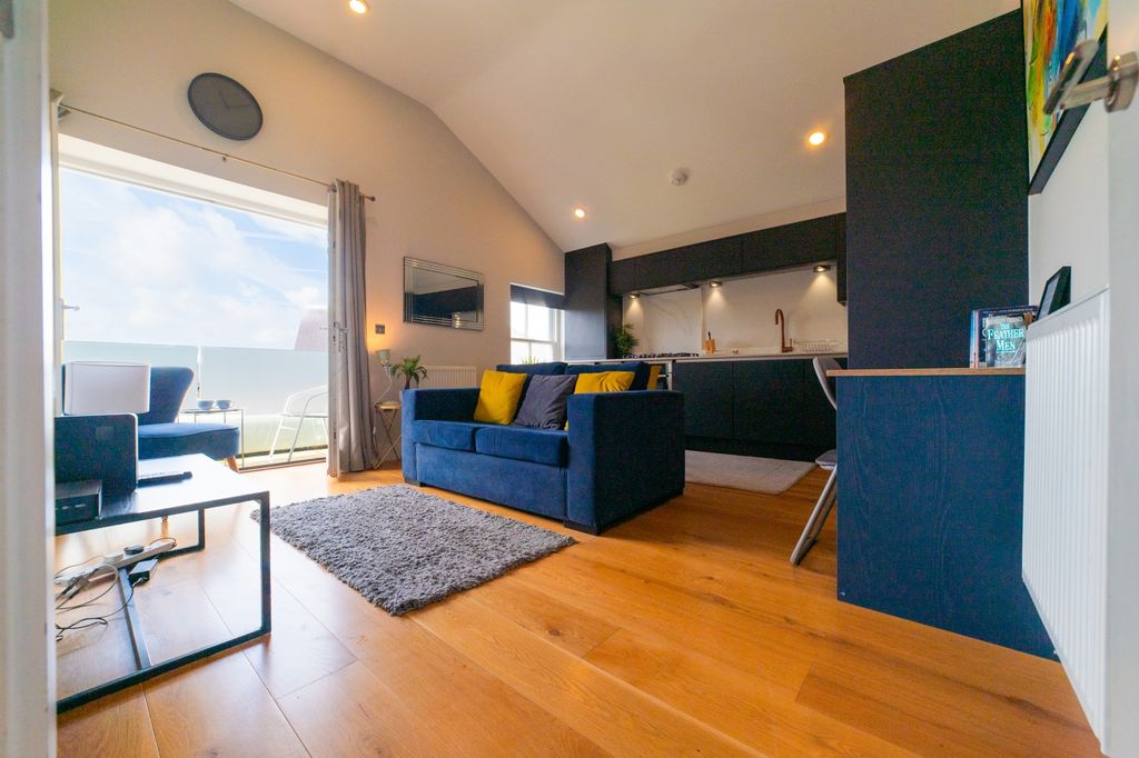 Property photo 2 of 25 Award-Winning Media Team On Every Listing_8