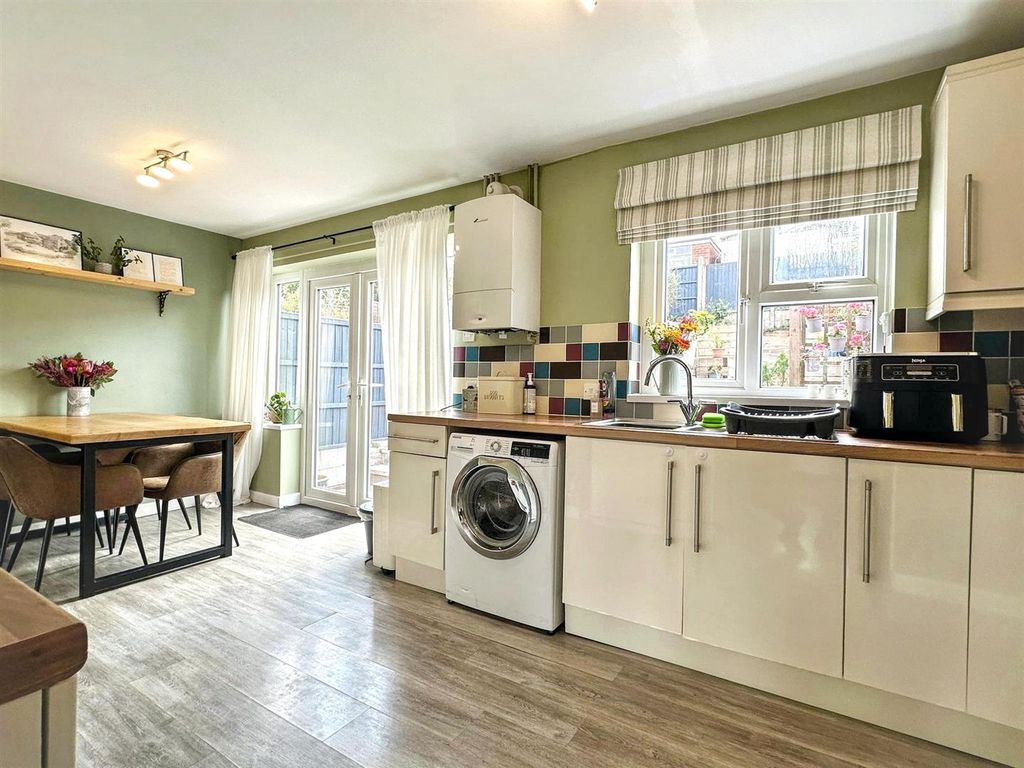 Property photo 2 of 32 Kitchen Diner