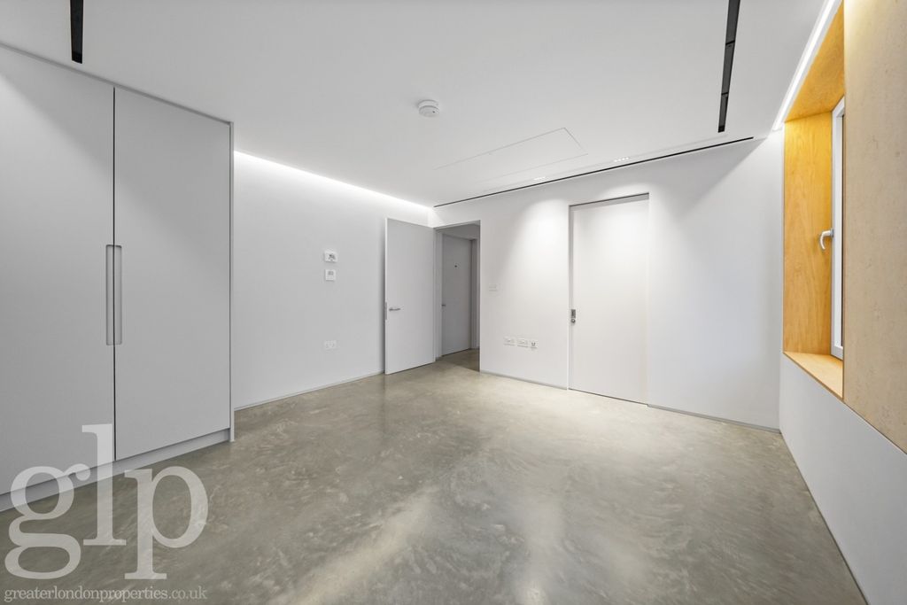 Property photo 3 of 14 2397844