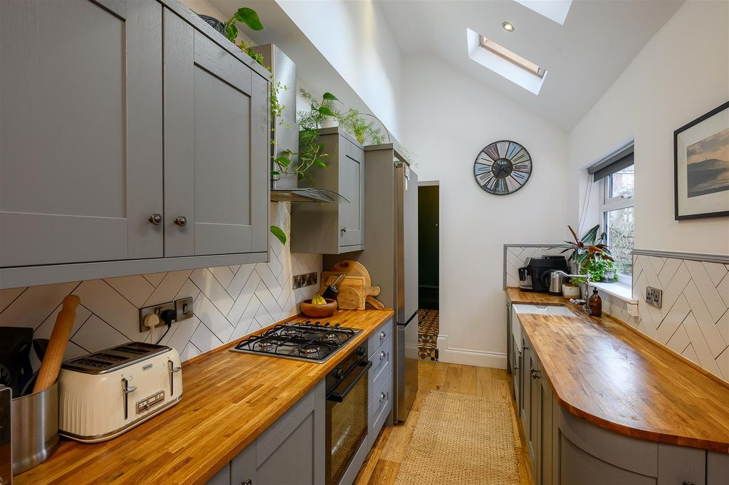 Property photo 3 of 15 Kitchen