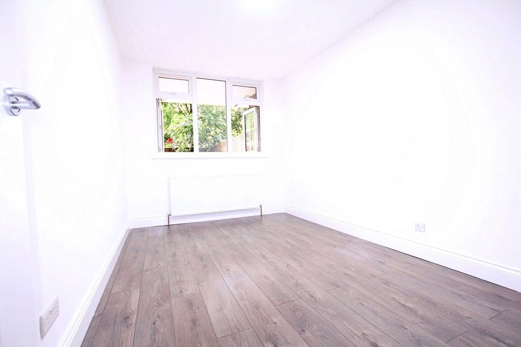 Property photo 3 of 6 Picture No. 05