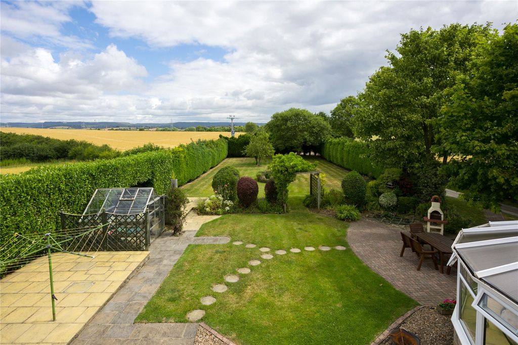Property photo 2 of 30 Rear Garden