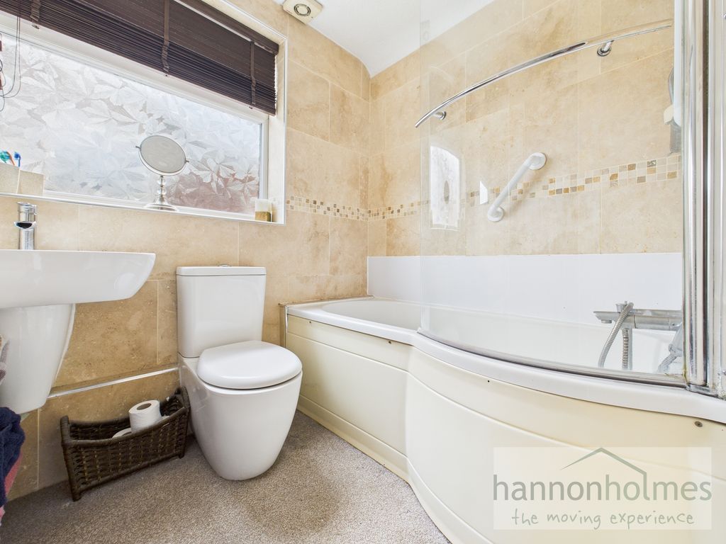 Property photo 3 of 40 Cam05283G0-Pr0112-Still038