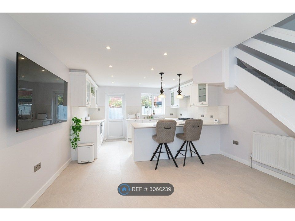 Property photo 2 of 35