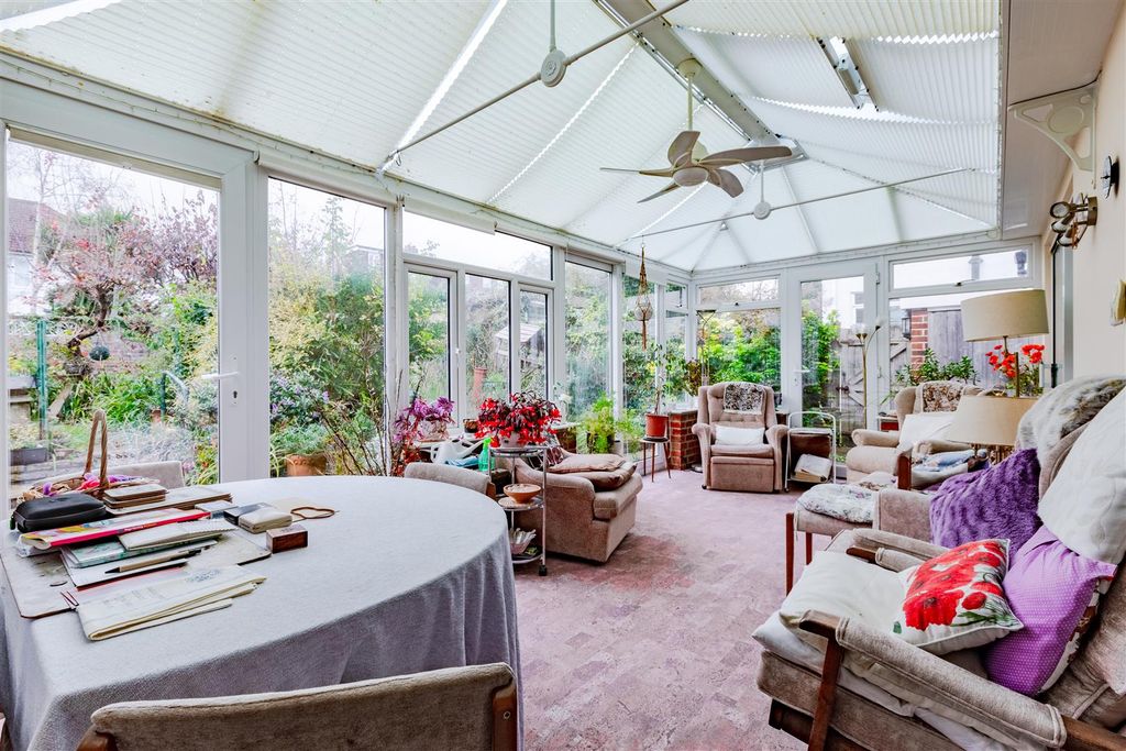 Property photo 3 of 18 Conservatory