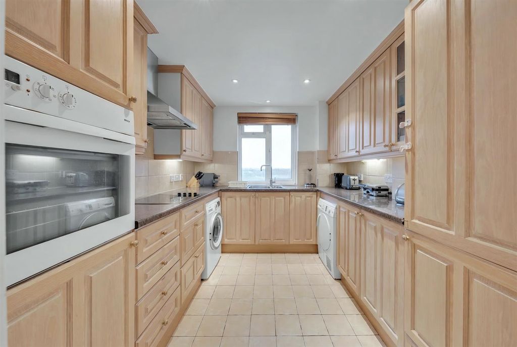 Property photo 2 of 16 Dsc05298-1.Jpg