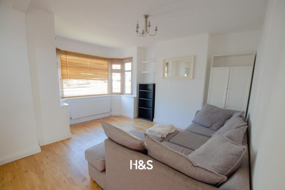 Property photo 2 of 11 106 Acheson - Lounge.Jpg