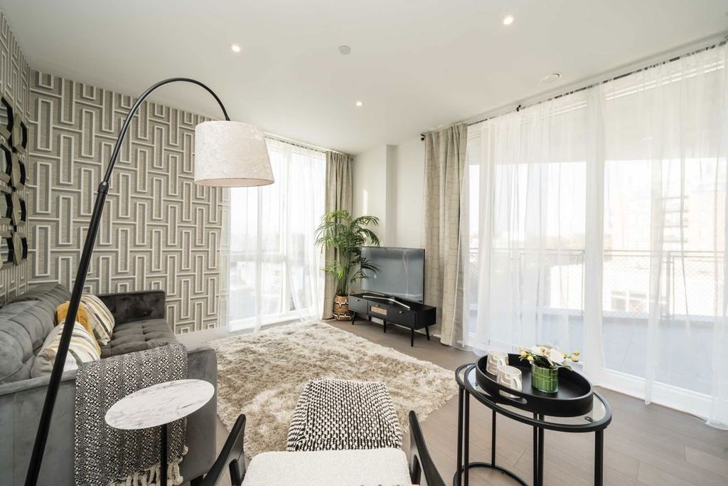 Property photo 3 of 6