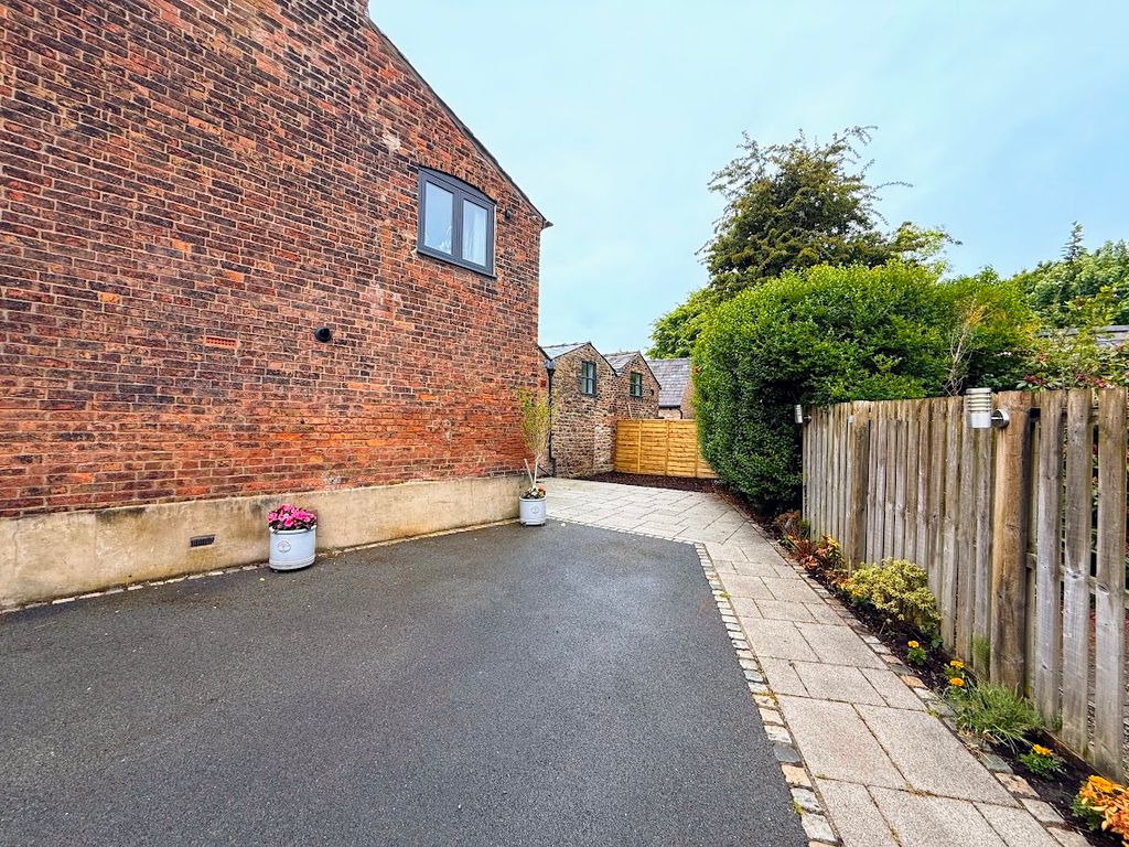 Property photo 3 of 33