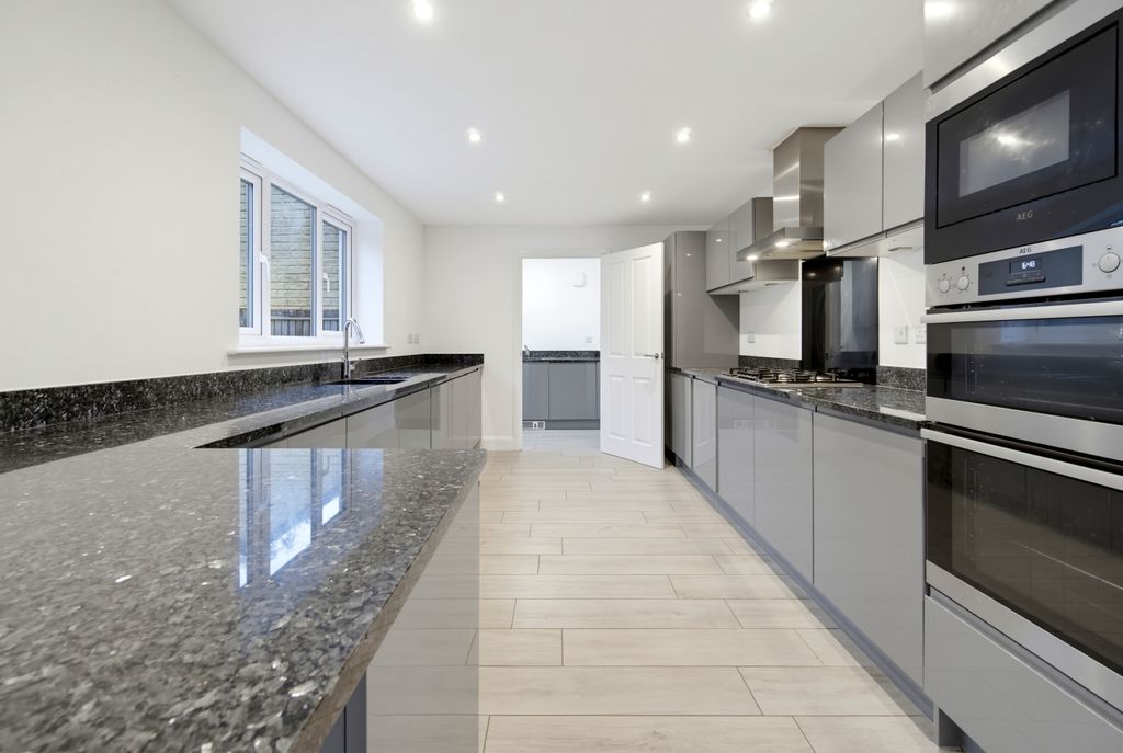 Property photo 2 of 25 Kitchen Dining Room - Ewemove Otley