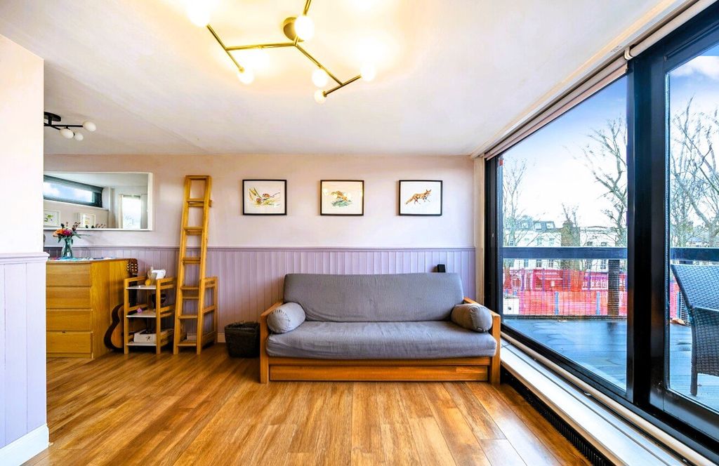 Property photo 3 of 16 Picture No. 28