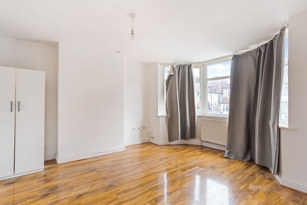 Property photo 1 of 17 46 Ballogie Avenu...
