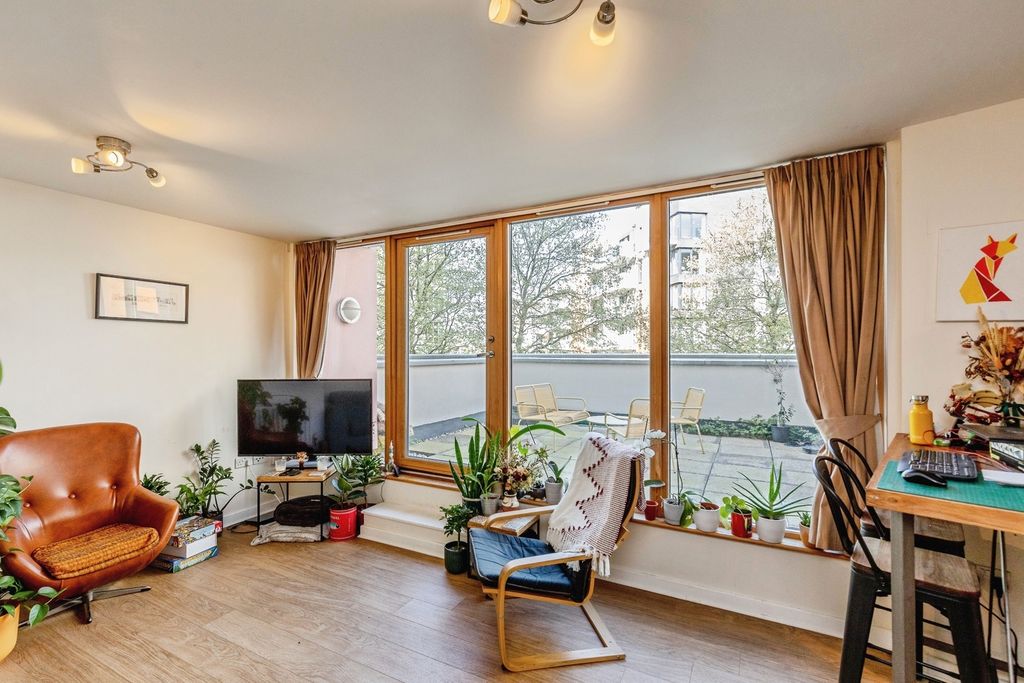 Property photo 2 of 12 Pbox-Img.Jpg