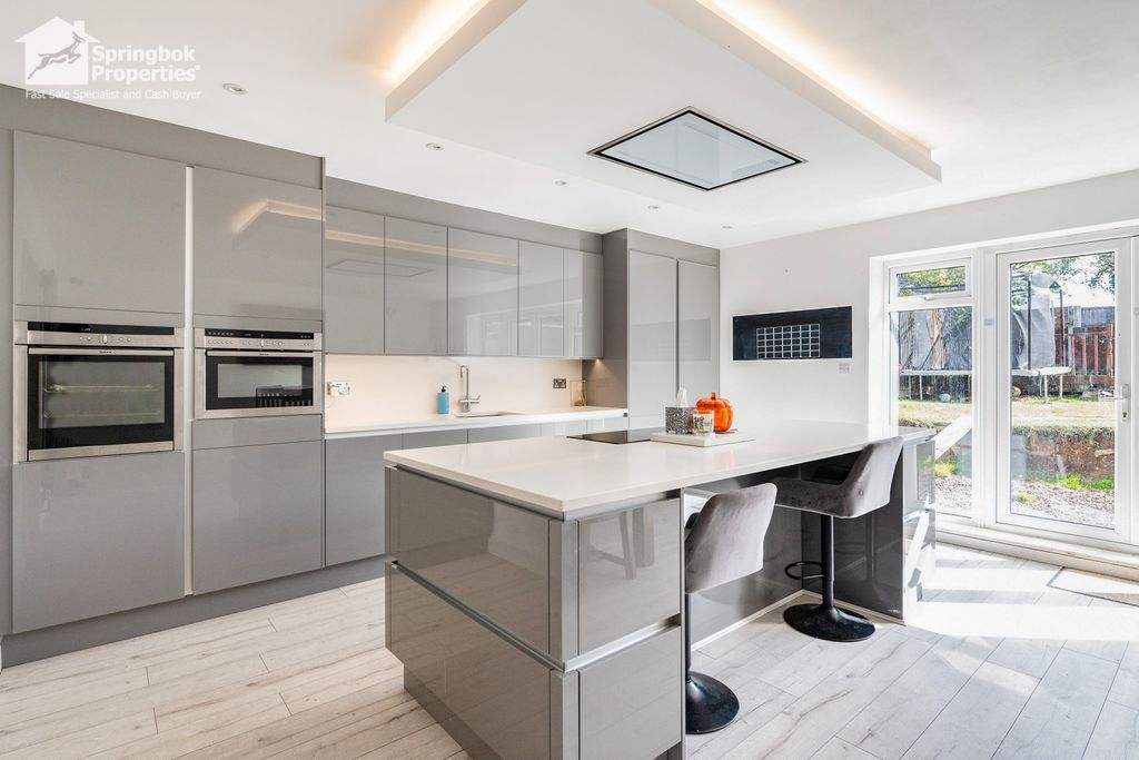 Property photo 3 of 16 Image 2