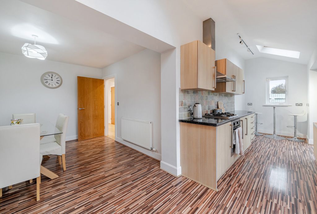 Property photo 3 of 15 1397208-12-6968E1...