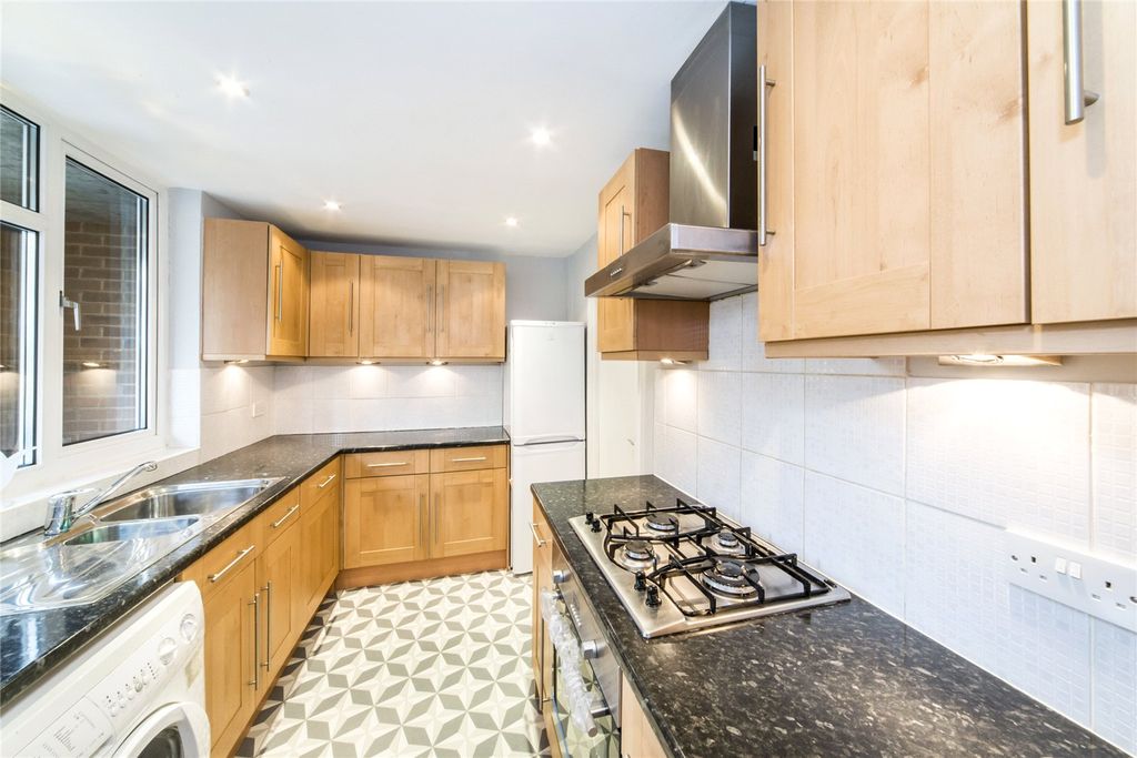 Property photo 3 of 8 Picture No. 05