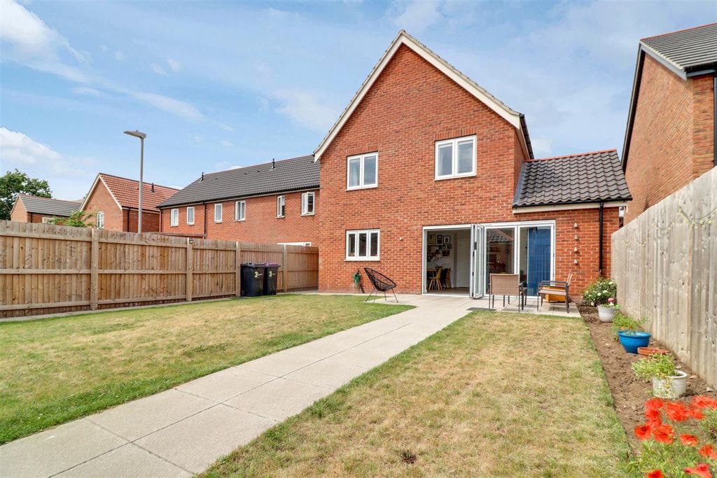 Property photo 1 of 45 Outside