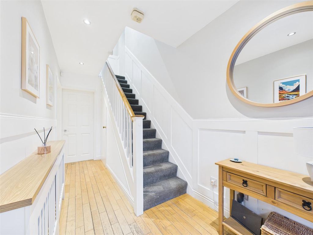 Property photo 2 of 29 Entrance Hall