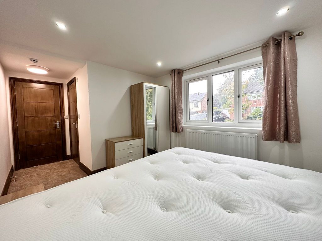 Property photo 1 of 6 Room