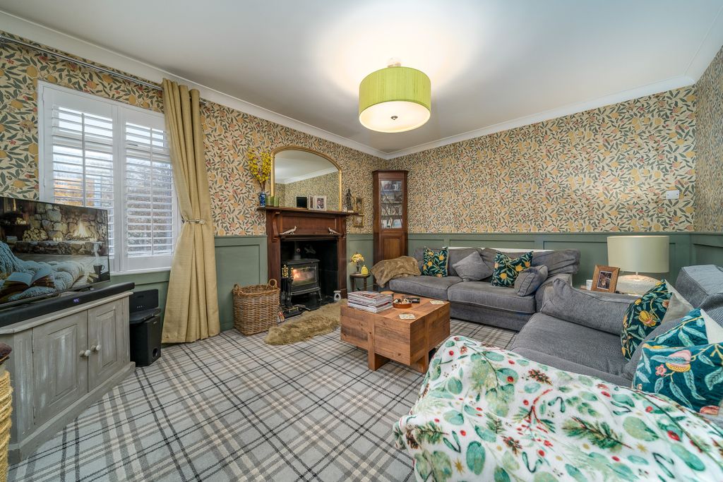 Property photo 2 of 24 Lounge-1