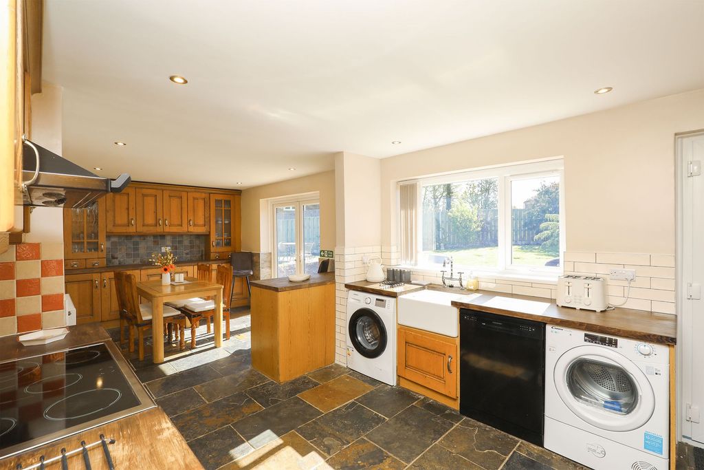 Property photo 2 of 35