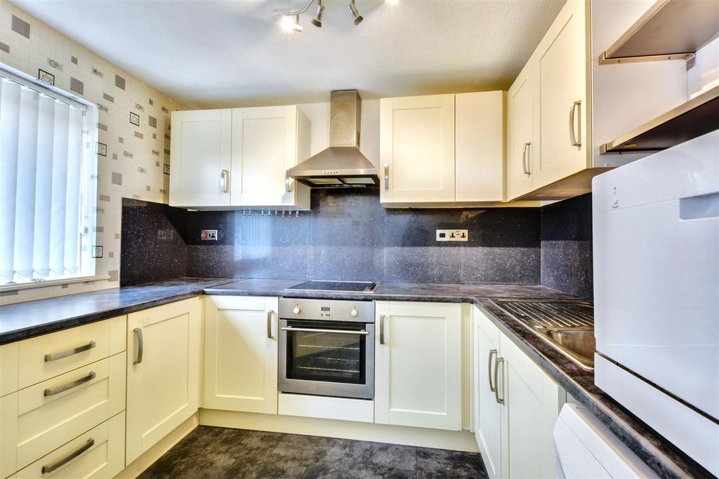 Property photo 3 of 15 Kitchen
