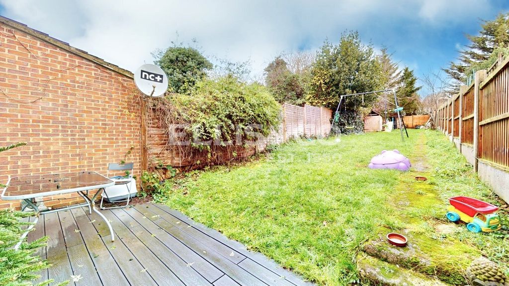 Property photo 2 of 23 Picture No. 15