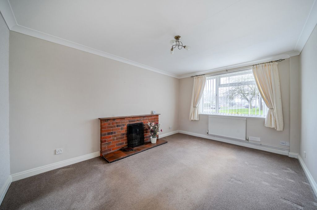 Property photo 3 of 19 Living Room