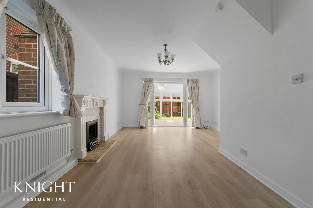 Property photo 2 of 27