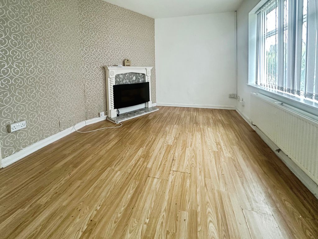 Property photo 3 of 9 Lounge