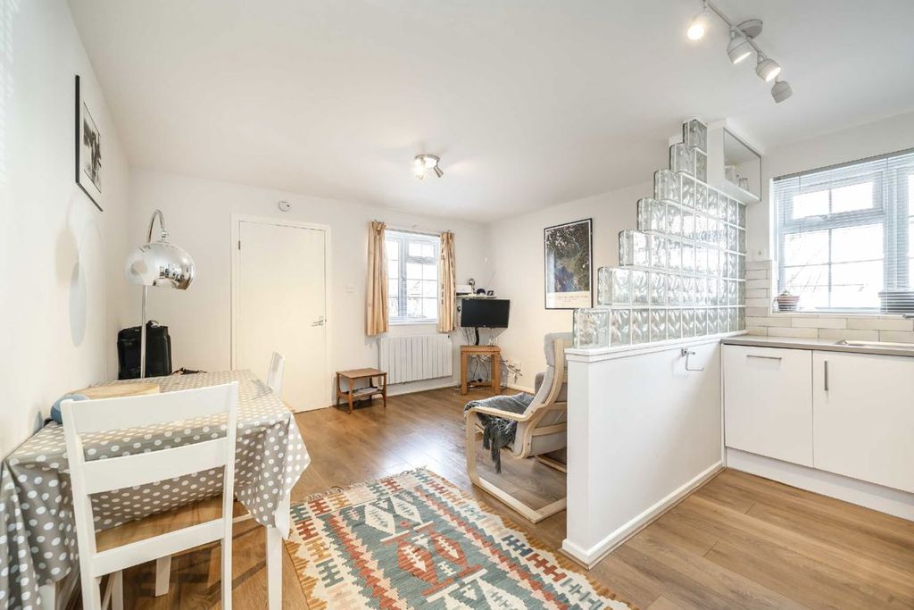 Property photo 3 of 4