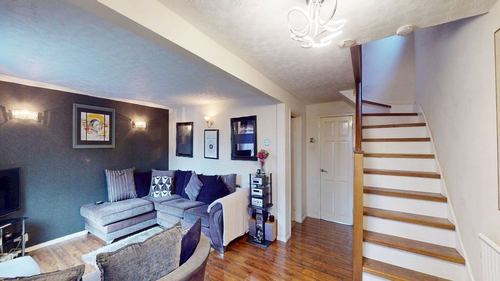 Property photo 2 of 26 Lounge