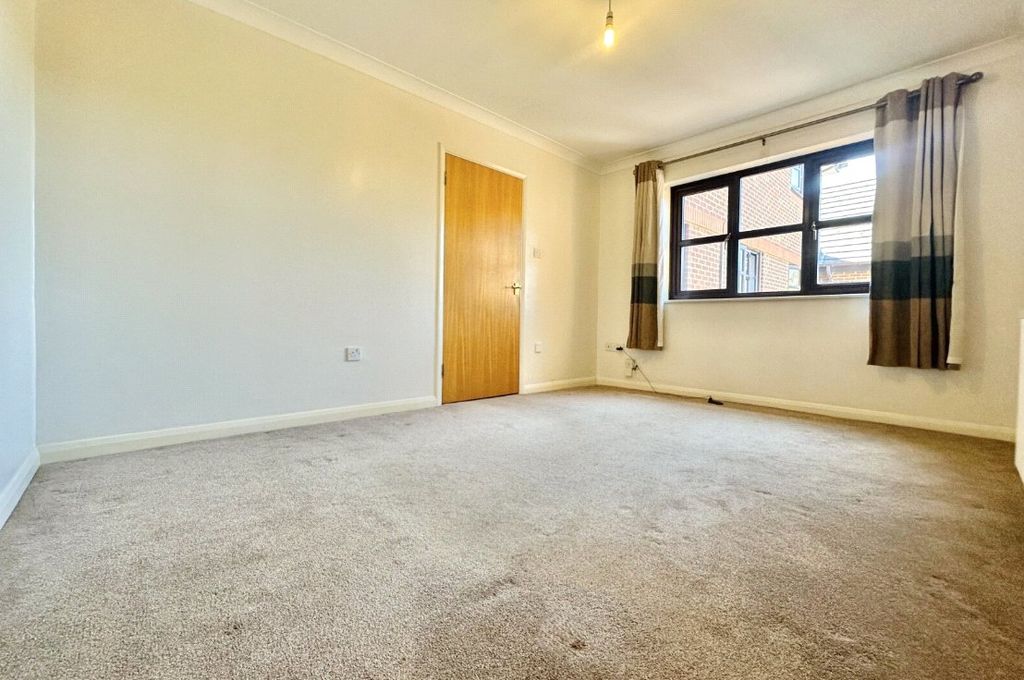 Property photo 3 of 7 Picture No. 11