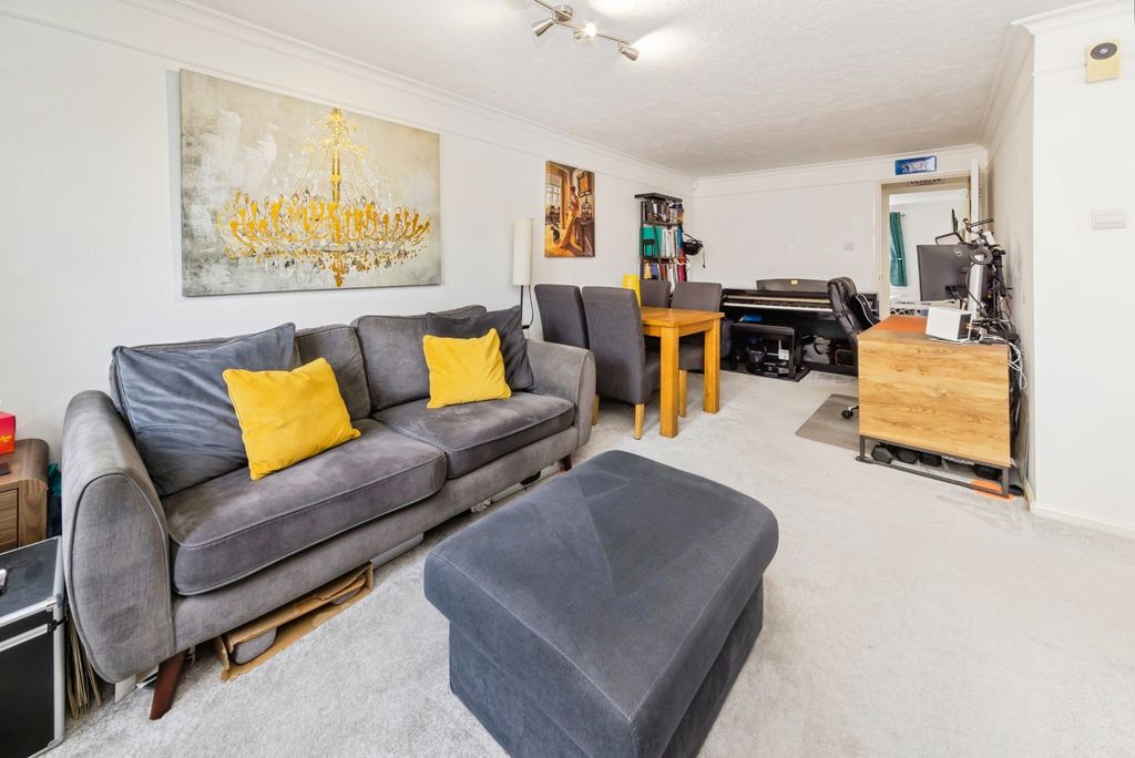 Property photo 3 of 9 Pbox-Img.Jpg