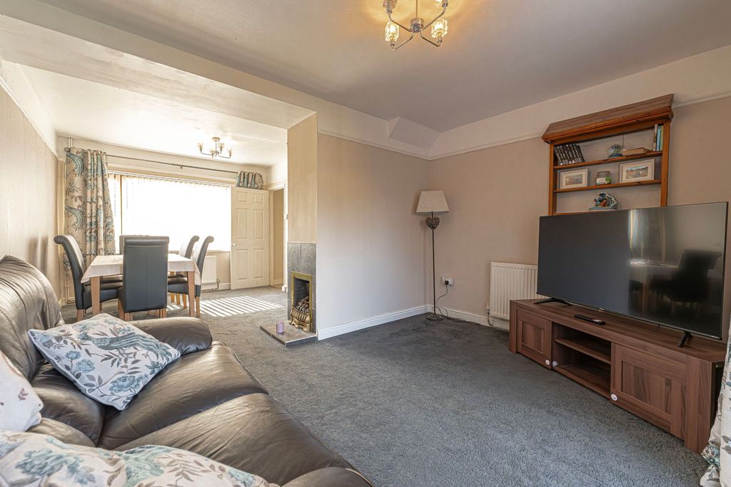 Property photo 2 of 32