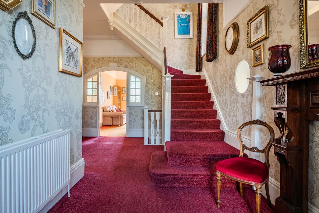 Property photo 3 of 18 Hall