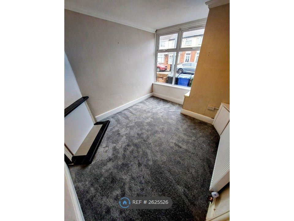 Property photo 1 of 11 Living Room