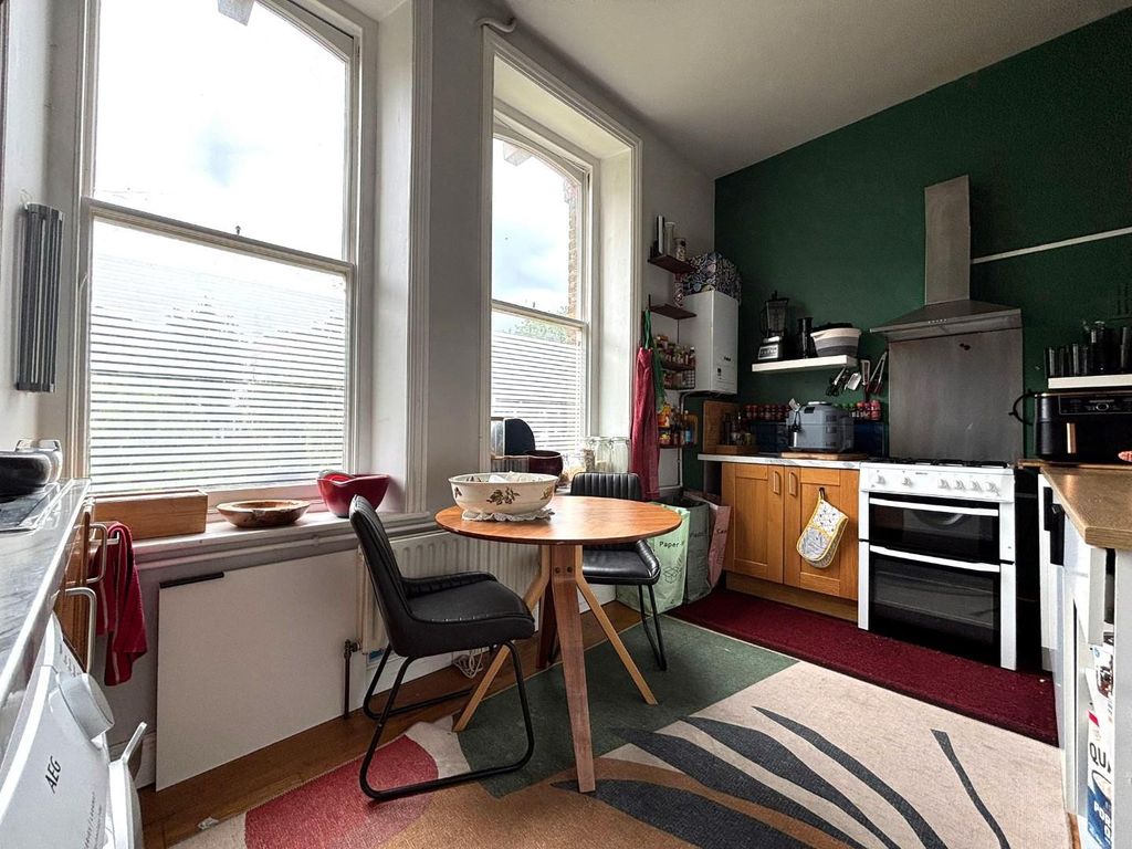 Property photo 3 of 11 8