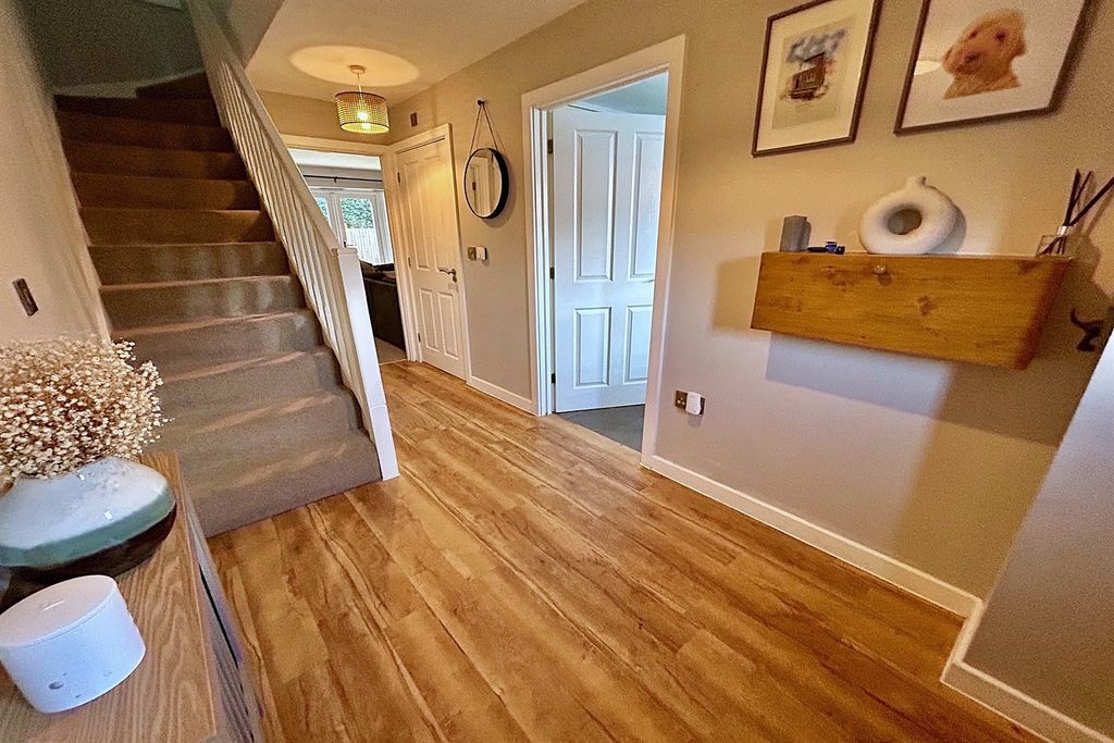 Property photo 2 of 20 Entrance Hallway