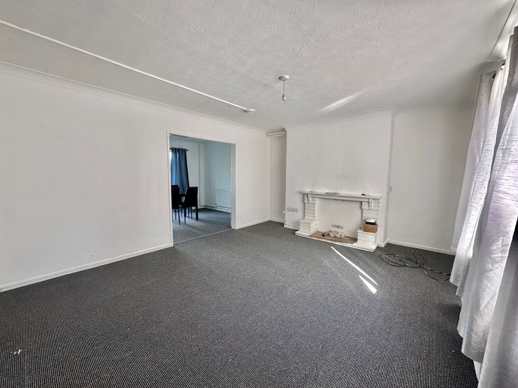 Property photo 2 of 6 Living Room