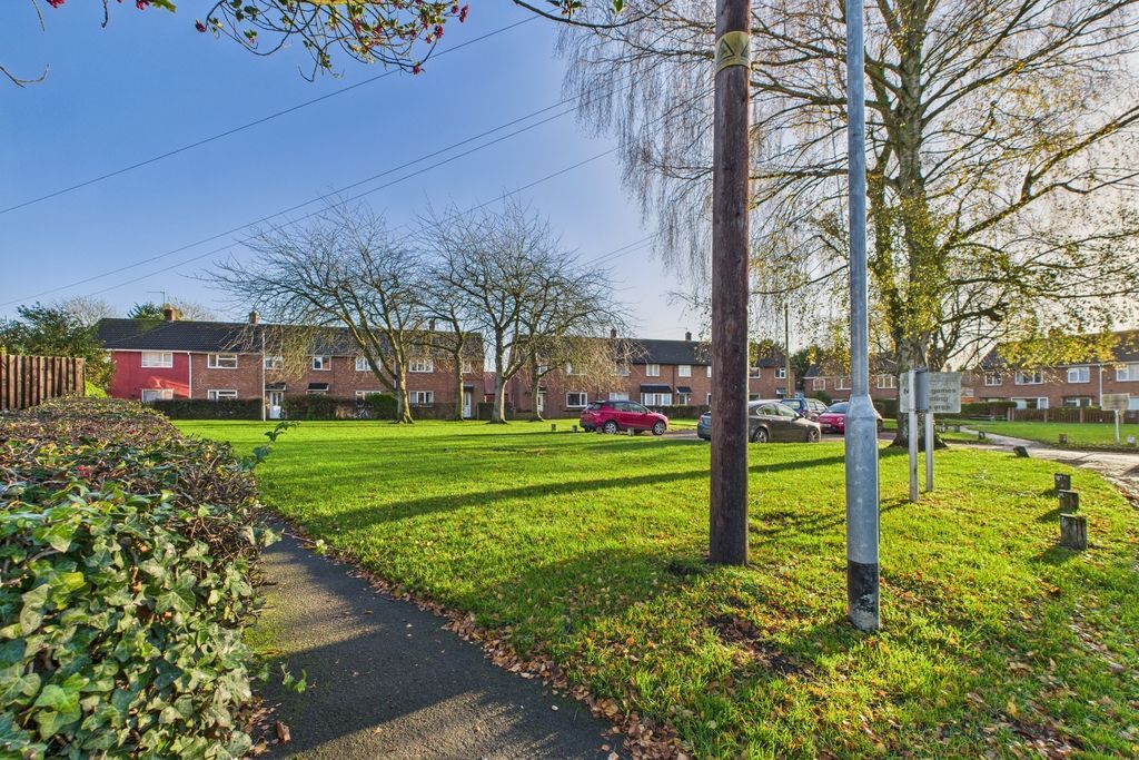 Property photo 2 of 33