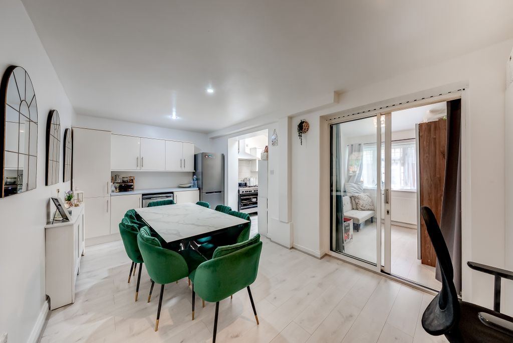 Property photo 3 of 37 A7S05909Hdr