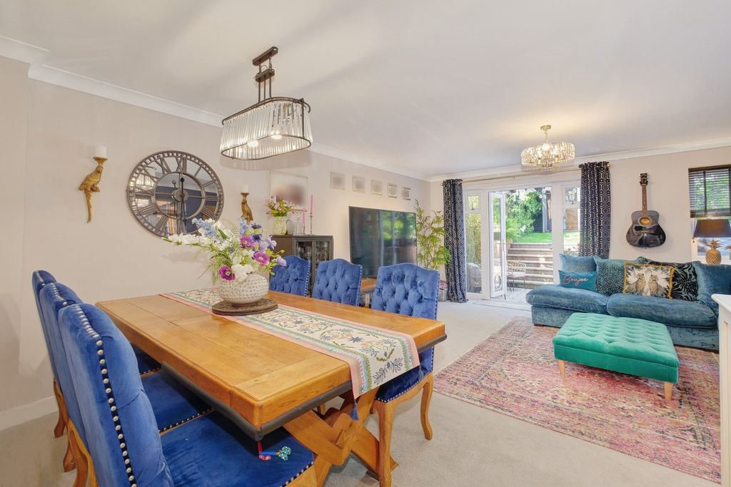 Property photo 2 of 37