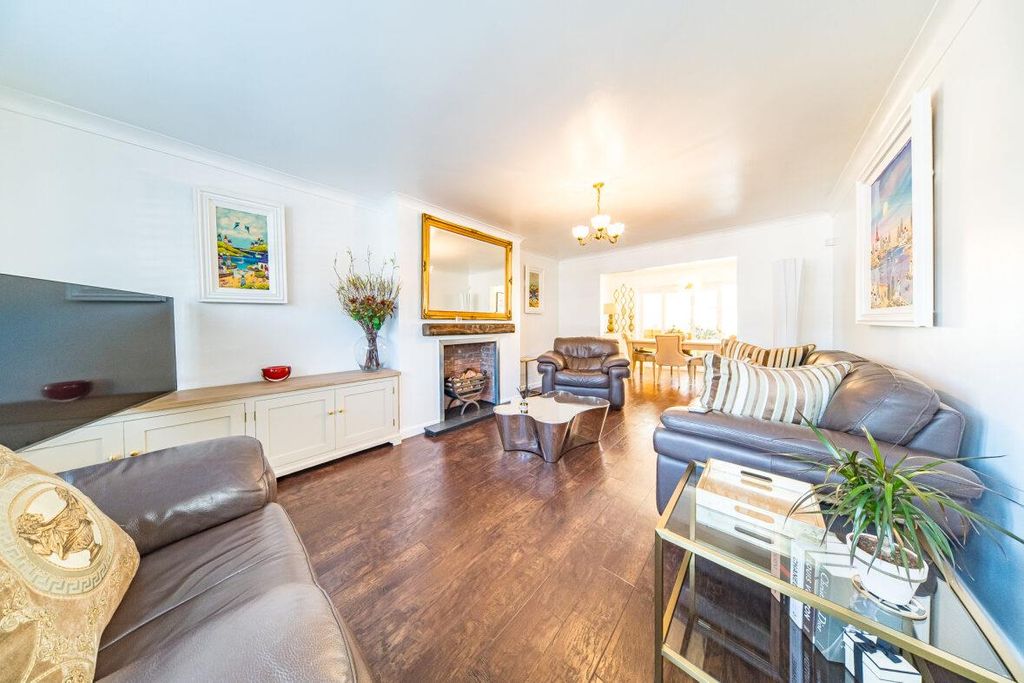Property photo 2 of 23 20 Hillschool Road Lounge 3.Jpg
